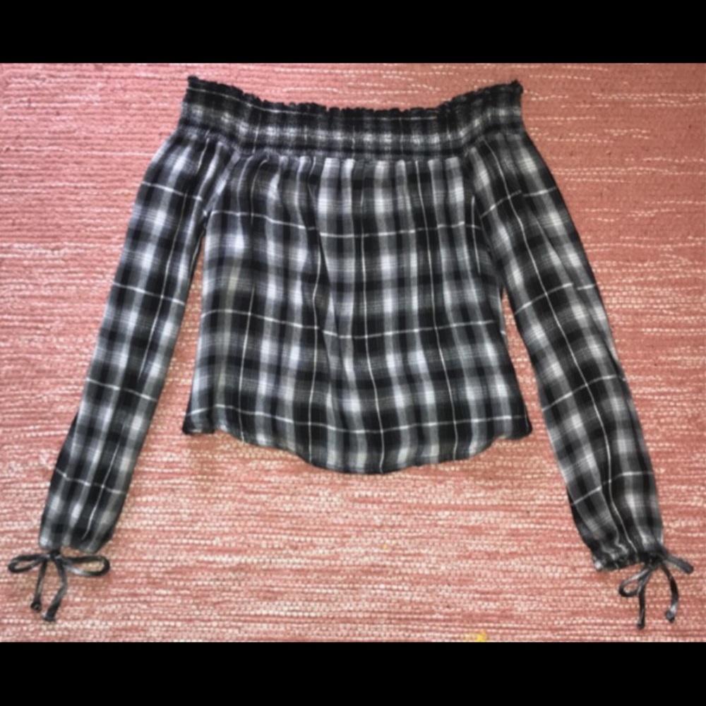 Junior’s Strapless Plaid Crop Top